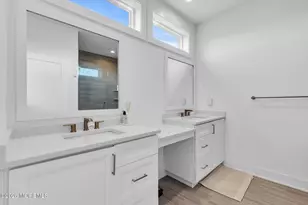 27 Linder Ct, Middletown, NJ 07748 - Photo 47