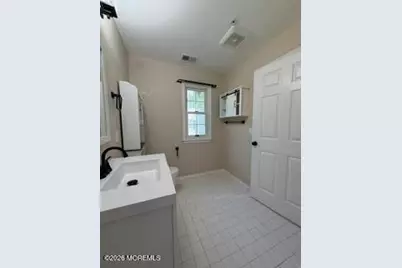 402 Wedgewood Circle, Belford, NJ 07718 - Photo 15