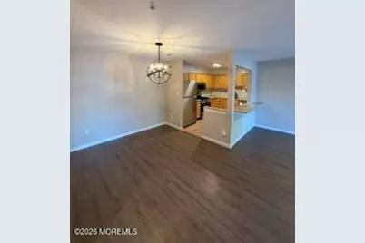 402 Wedgewood Circle, Belford, NJ 07718 - Photo 5