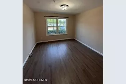 402 Wedgewood Circle, Belford, NJ 07718 - Photo 3