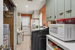 42 Walnut St, Edison, NJ 08817 - Photo 9