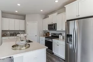 41 Victoria Gdns Sq, Neptune Township, NJ 07753 - Photo 5