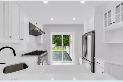 201 Knox Avenue, Eatontown, NJ 07724 - Photo 15