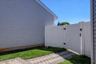 123 Kentucky Way, Freehold, NJ 07728 - Photo 33