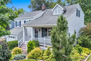 38 Spruce Dr, Shrewsbury, NJ 07702 - Photo 3