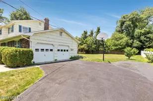39 Koster Dr, Freehold, NJ 07728 - Photo 25