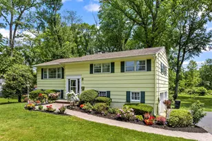 94 Leedsville Dr, Lincroft, NJ 07738 - Photo 3