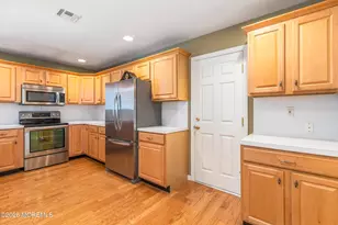33 Hampton Ct, Red Bank, NJ 07701 - Photo 11