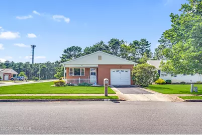 1 Selkirk Avenue, Toms River Township, NJ 08757 - Photo 5