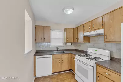 2 Gatley Close, Freehold, NJ 07728 - Photo 7
