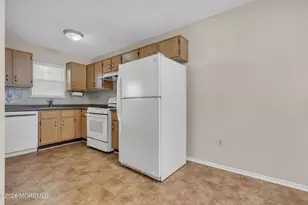 2 Gatley Close, Freehold, NJ 07728 - Photo 9