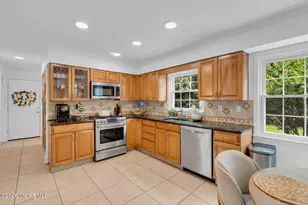 28 Jennifer Dr, Red Bank, NJ 07701 - Photo 9