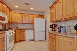 16 Whitman Ct, Freehold, NJ 07728 - Photo 11