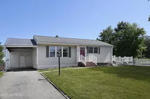 7 Parkview Dr, Hazlet Township, NJ 07730 - Photo 1