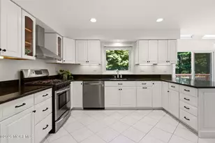 38 Knob Hill Rd, Morganville, NJ 07751 - Photo 11