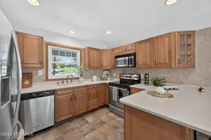 26 Inglewood Ln, Matawan, NJ 07747 - Photo 3