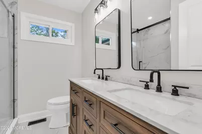 11 W Park Avenue, Belford, NJ 07718 - Photo 15