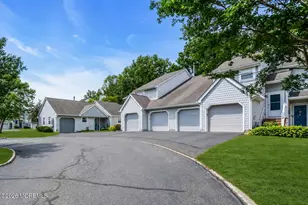 14 Evergreen Ct, Freehold, NJ 07728 - Photo 3