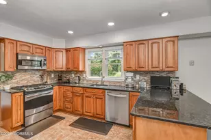 9 Strathmore Ct, Freehold, NJ 07728 - Photo 9
