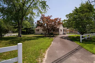 17 Railroad Avenue, Beachwood, NJ 08722 - Photo 3