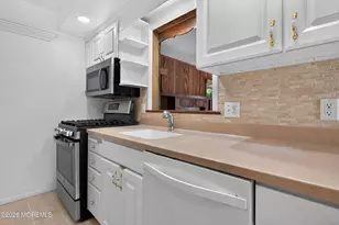 17 Railroad Ave, Beachwood, NJ 08722 - Photo 19