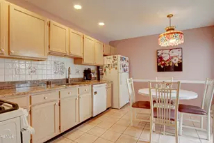29 Hummingbird Ct, Marlboro Township, NJ 07746 - Photo 15