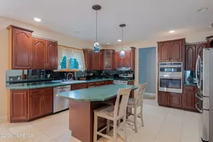 3 Crosby Ln, Port Monmouth, NJ 07758 - Photo 3
