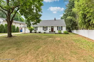 203 Florence Pl, Middletown, NJ 07748 - Photo 3