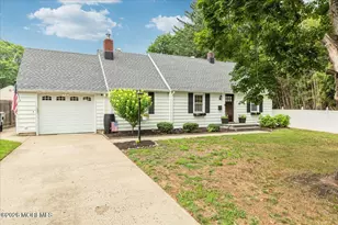 203 Florence Pl, Middletown, NJ 07748 - Photo 5