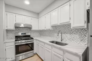 785 Banyan Ct, Marlboro Township, NJ 07746 - Photo 5