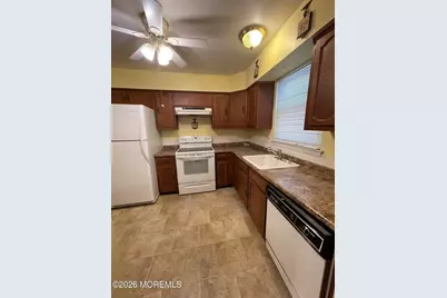 38 Constitution Boulevard, Whiting, NJ 08759 - Photo 9