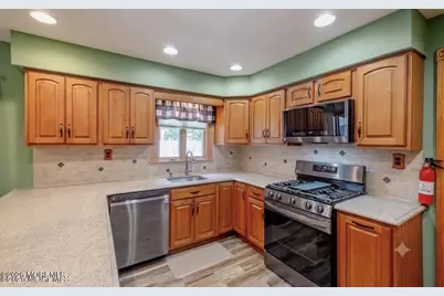 21 Howe Lane, Freehold, NJ 07728 - Photo 7