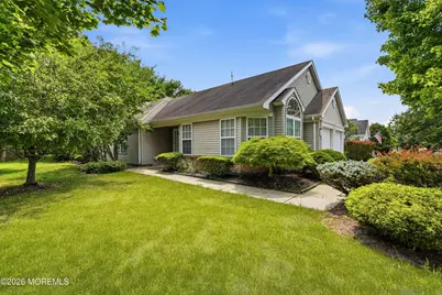39 Valley Stream Lane, Lakewood, NJ 08701 - Photo 3
