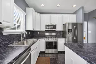 11 Narrowbrook Ct, Manalapan Township, NJ 07726 - Photo 5