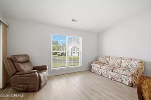 39 Datchet Close, Freehold, NJ 07728 - Photo 11