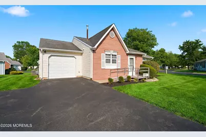 39 Datchet Close, Freehold, NJ 07728 - Photo 7