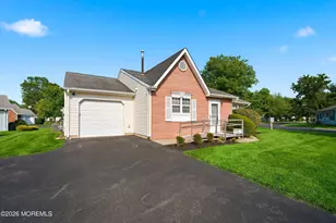 39 Datchet Close, Freehold, NJ 07728 - Photo 7
