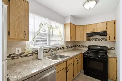39 Datchet Close, Freehold, NJ 07728 - Photo 17