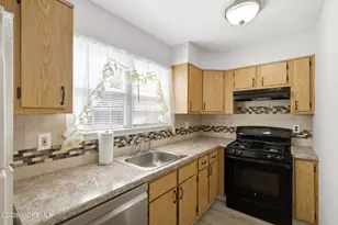 39 Datchet Close, Freehold, NJ 07728 - Photo 17