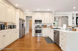 71 Compton St, Belford, NJ 07718 - Photo 19