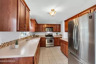 71 Santa Rosa Ln, Tinton Falls, NJ 07724 - Photo 11