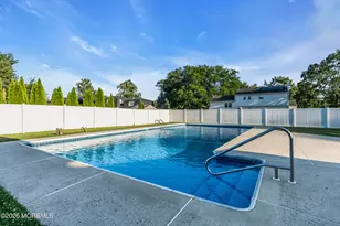 135 Coachman Dr N, Freehold, NJ 07728 - Photo 35