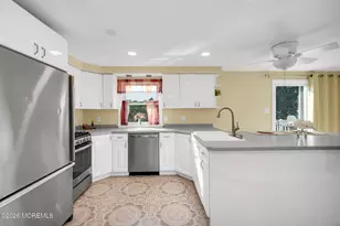 38 Illinois Ave, Middletown, NJ 07748 - Photo 23