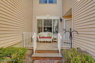 102 Whitlock Ct, Manalapan Township, NJ 07726 - Photo 5