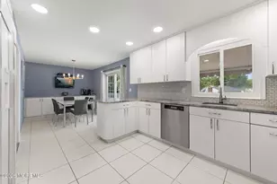 27 Tracy Dr, Manalapan Township, NJ 07726 - Photo 11