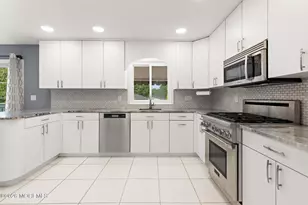 27 Tracy Dr, Manalapan Township, NJ 07726 - Photo 9