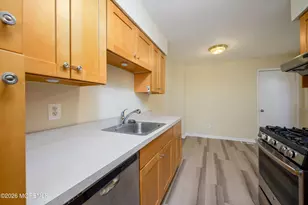 213 Longwood Dr, Manalapan Township, NJ 07726 - Photo 7