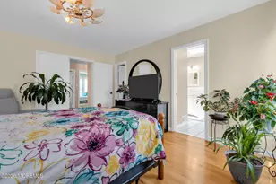 200 Franklin Pl, Morganville, NJ 07751 - Photo 17