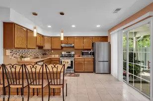 200 Franklin Pl, Morganville, NJ 07751 - Photo 7