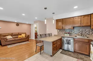 200 Franklin Pl, Morganville, NJ 07751 - Photo 11